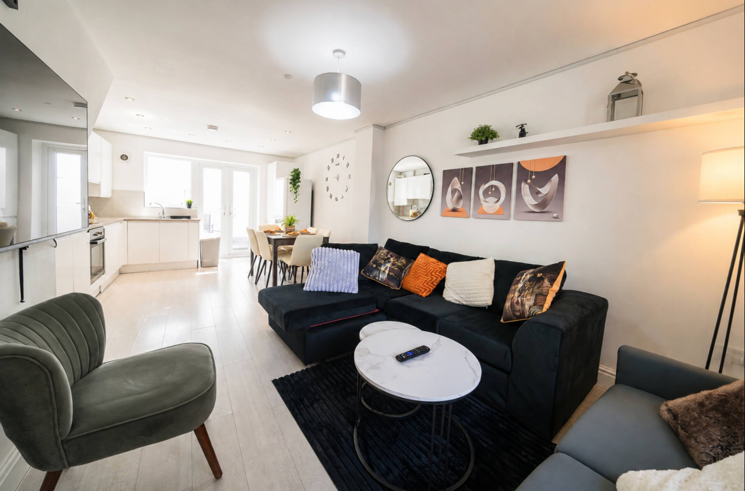 3-bed contractor flat in Cardiff with open-plan living space